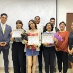 Grupo de graduandos del idioma japonés