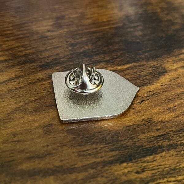 Pin del Escudo de Futaba - Image 2